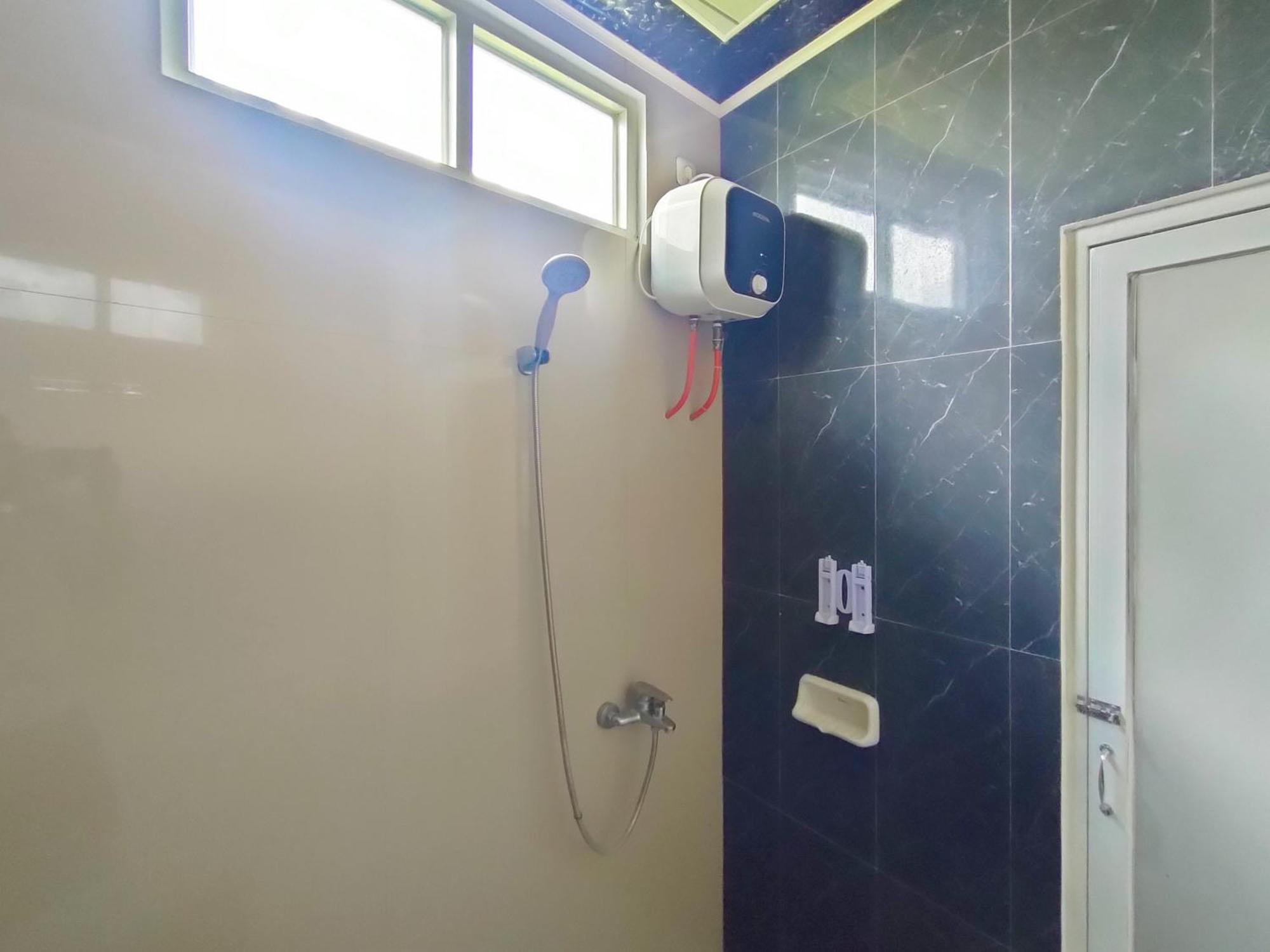Reddoorz Syariah Near Stasiun Wates Hotel Wates  Exterior photo
